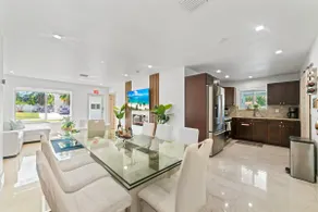 Baby camellia modern, luxurious and spacious house - Image 3