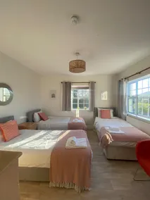 Superb Family House (13 beds, sleeps 15 people) - Image 4