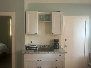 Newly renovated 3 bedroom 10 mins from downtown - Image 5