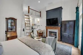 Historic Carriage House - Image 2