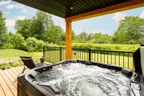 Chalet l'Abondance: Jacuzzi, Fireplace, 1min Bike Path, 7 Min to Aquatic Parc ! - Image 3