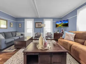 Historic Victorian | Hot Tub, Arcade, Sleeps 14 - Image 5