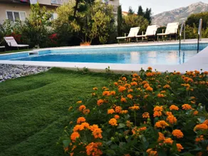 Panoramic Balcony, Green Views & Pool Access - Image 3
