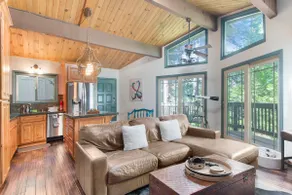 Gorgeous Picturesque Lake Arrowhead Cabin - Image 3