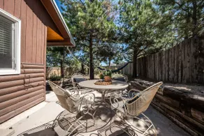 Forest cabin-Steps from Cafe- Fenced yard! - Image 3