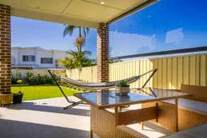 Bibish - Spacious Quiet Modern Home - Image 5