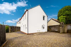 Two-bed Ground Floor Flat in Caerphilly Town Centre - Image 2