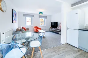 Two-bed Ground Floor Flat in Caerphilly Town Centre - Image 3