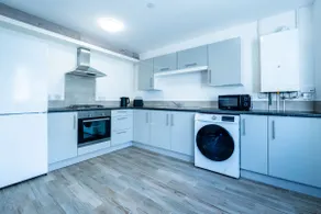 Two-bed Ground Floor Flat in Caerphilly Town Centre - Image 4