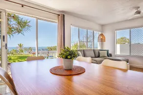 Grassy Knoll - Panoramic Beach Apartment - Image 2