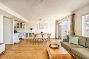 Grassy Knoll - Panoramic Beach Apartment - Image 4