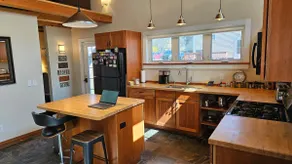 Golden Cottage with access to CITIES/MOUNTAINS/LAKES/CAFES! - Image 2