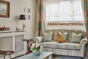 Elegant Cotswold Retreat with Garden & Fireplaces - Image 2