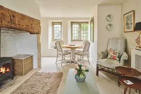 Elegant Cotswold Retreat with Garden & Fireplaces - Image 3