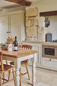Elegant Cotswold Retreat with Garden & Fireplaces - Image 4