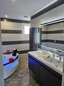 Villa with spa bath, veranda & garden - Image 3
