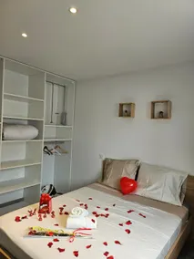 Villa with spa bath, veranda & garden - Image 4