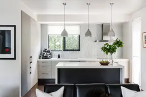 Art House on Elm - The Art inspired Townhouse on Elm, featuring 3 bedrooms and 3 bathrooms - Image 2