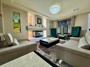 Luxury, Cheerful & Spacious 5 Bedroom Home! Free P - Image 5