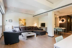 Plaka: Stylish Flat Overlooking Cathedral Sq. CM1 - Image 3