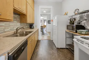 Lovely 2 bedroom loft on historic main street - Image 5