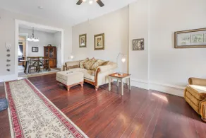 Lovely 2 bedroom loft on historic main street - Image 4