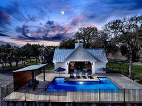 Wildbird Modern Cabin - Image 5