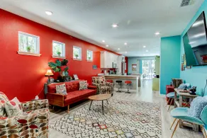 New House with Retro Vibes | 4 blocks to downtown - Image 3