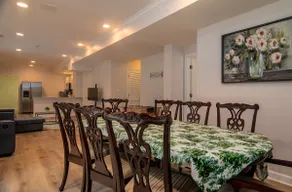 Sun Filled Spacious Guest Suite with High Ceiling - Image 4