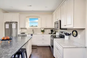 Downtown Walkable Apt. w/ Family Park In Front - Image 4
