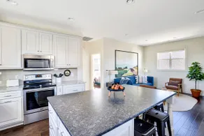 Downtown Walkable Apt. w/ Family Park In Front - Image 2