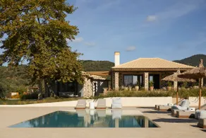 Villa Merilen Luxury, Private, Seafront with Pool - Image 2