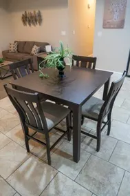 Top Floor · 3BR 2BA · King Beds · Near Shipyard - Image 2