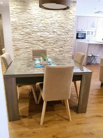 “Bright – 5 Minutes from Downtown – 3 Bedrooms – 2 Bathrooms” - Image 2