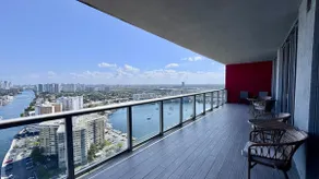 Elegant Oceanfront Retreat with Top Amenities - Image 2