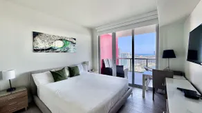 Elegant Oceanfront Retreat with Top Amenities - Image 5