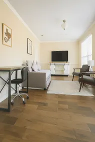 Spacious 3BR Retreat with 2 living areas - Image 4