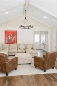 Spacious 3BR Retreat with 2 living areas - Image 2