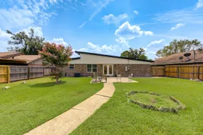 Cool 1950s House w/ large back yard & EV Charger! - Image 5