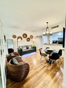 Ocean Drive Apartment | Walk to the Beach | 3beds - Image 2