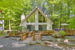 HOT TUB, Lakes, Ski Hill, Golf, Game Room & Endless Foliage, Dog friendly  - Image 2