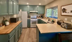 Bright, Cheerful Cabin in Blue Lake Springs - Image 3