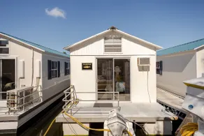 1 BD PRIVATE HOUSEBOAT/ COTTAGE TARPON - Image 5