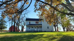 Beautiful 3 bedroom farm house on 320 acres! - Image 2