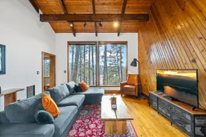 LUXE House Lake Views, Hot tub and Natural Spring - Image 3