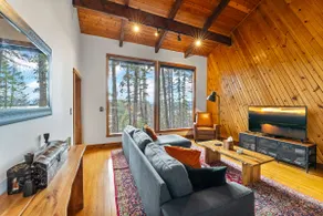 LUXE House Lake Views, Hot tub and Natural Spring - Image 5