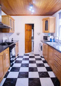 Work & Unwind – Cozy Contractor Stay - Image 5