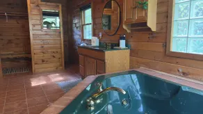 Cozy Shenandoah River Cabin (10min to Nat’l Park!) - Image 5