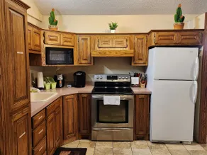 Your Home Away From Home Cozy Spot - 2 Beds 1 Bath - Image 2