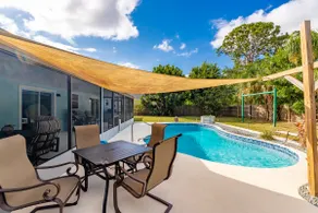 Peaceful getaway-Lovely 2 bedroom with heated pool - Image 2